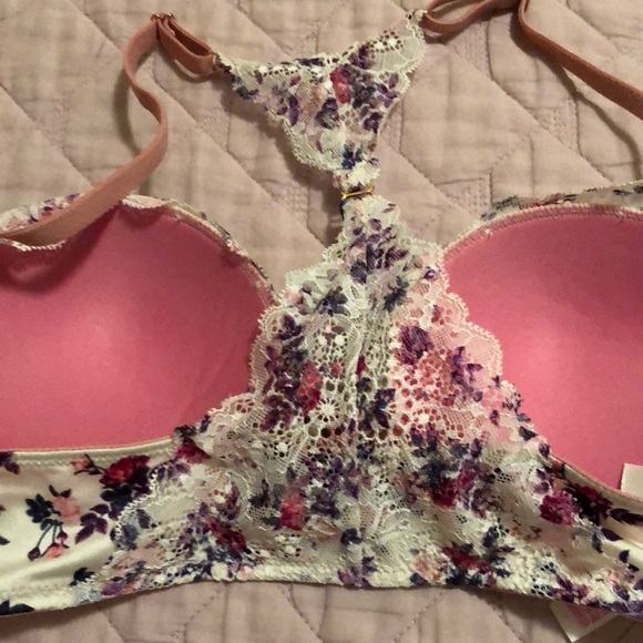 Cute Bundle of Victoria Secret bras - Picture 5 of 7